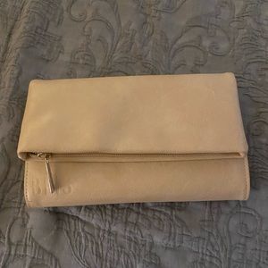 Beis “The Travel Wallet”